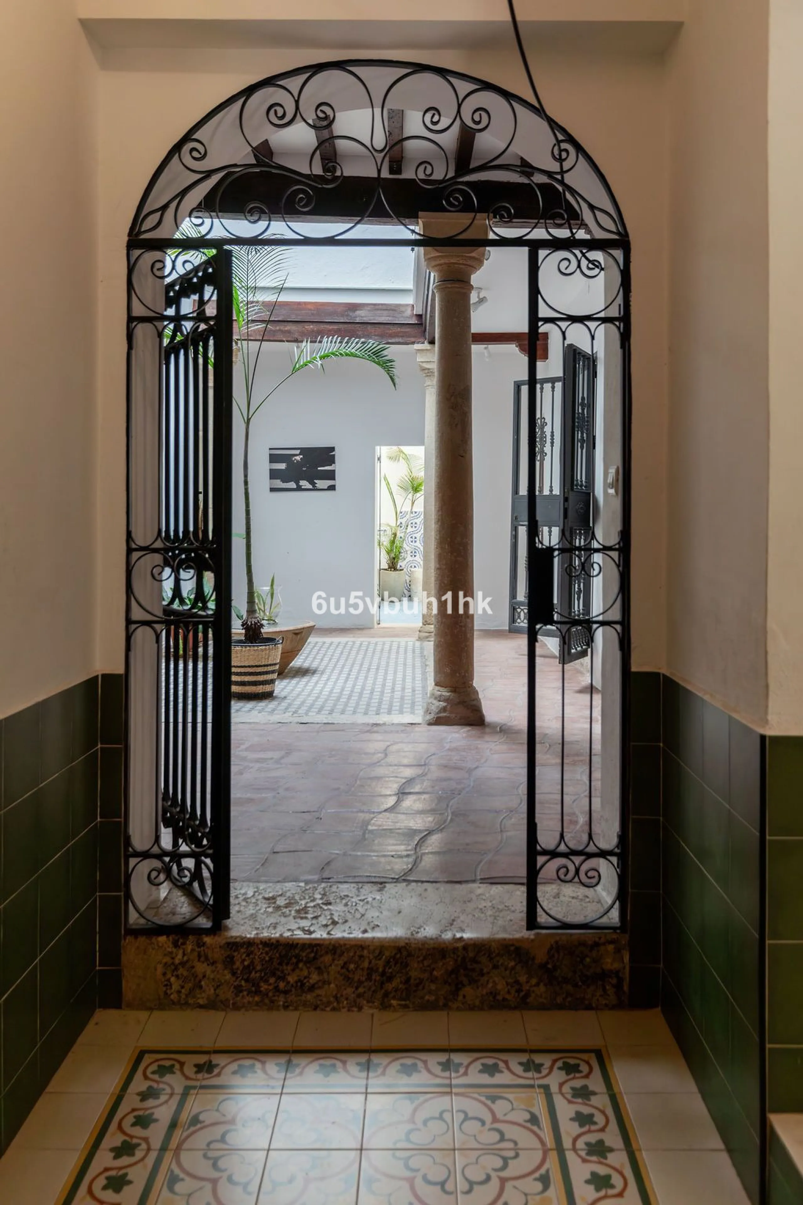 Hidden within the historic streets of central Málaga, this remarkable courtyard house captures a way of living that has shaped Mediterranean homes for centuries.