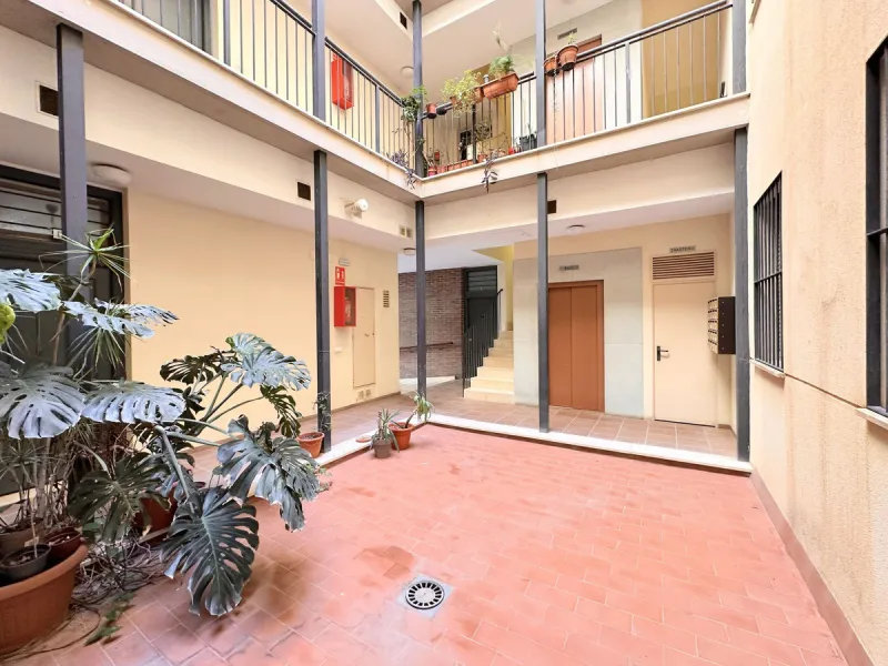 Apartment - Top Floor Apartment в продаже в Málaga, Málaga. В доме 2 спален и 1 ванных комнат. Площадь дома 79 м²
