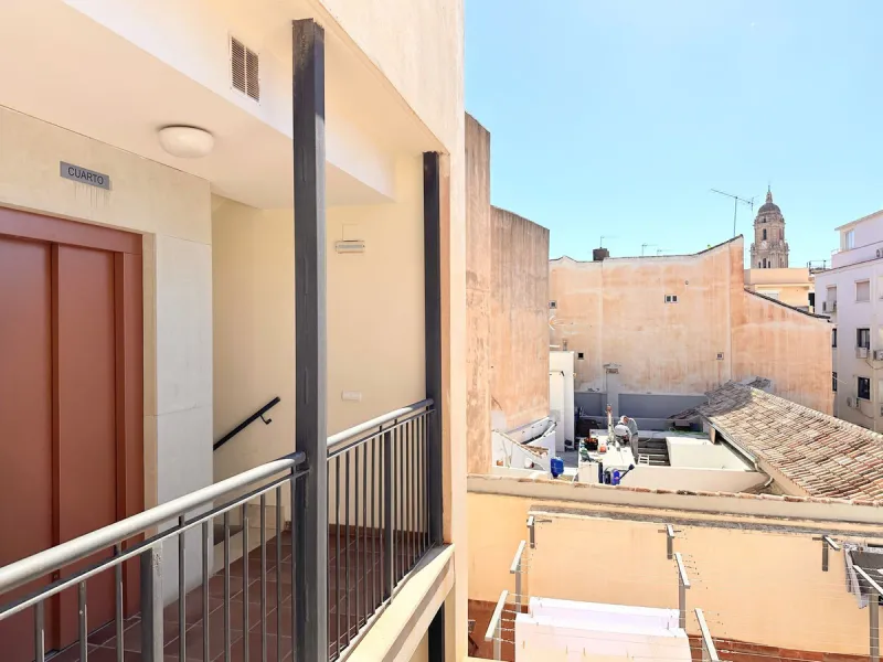 Apartment - Top Floor Apartment в продаже в Málaga, Málaga. В доме 2 спален и 1 ванных комнат. Площадь дома 79 м²