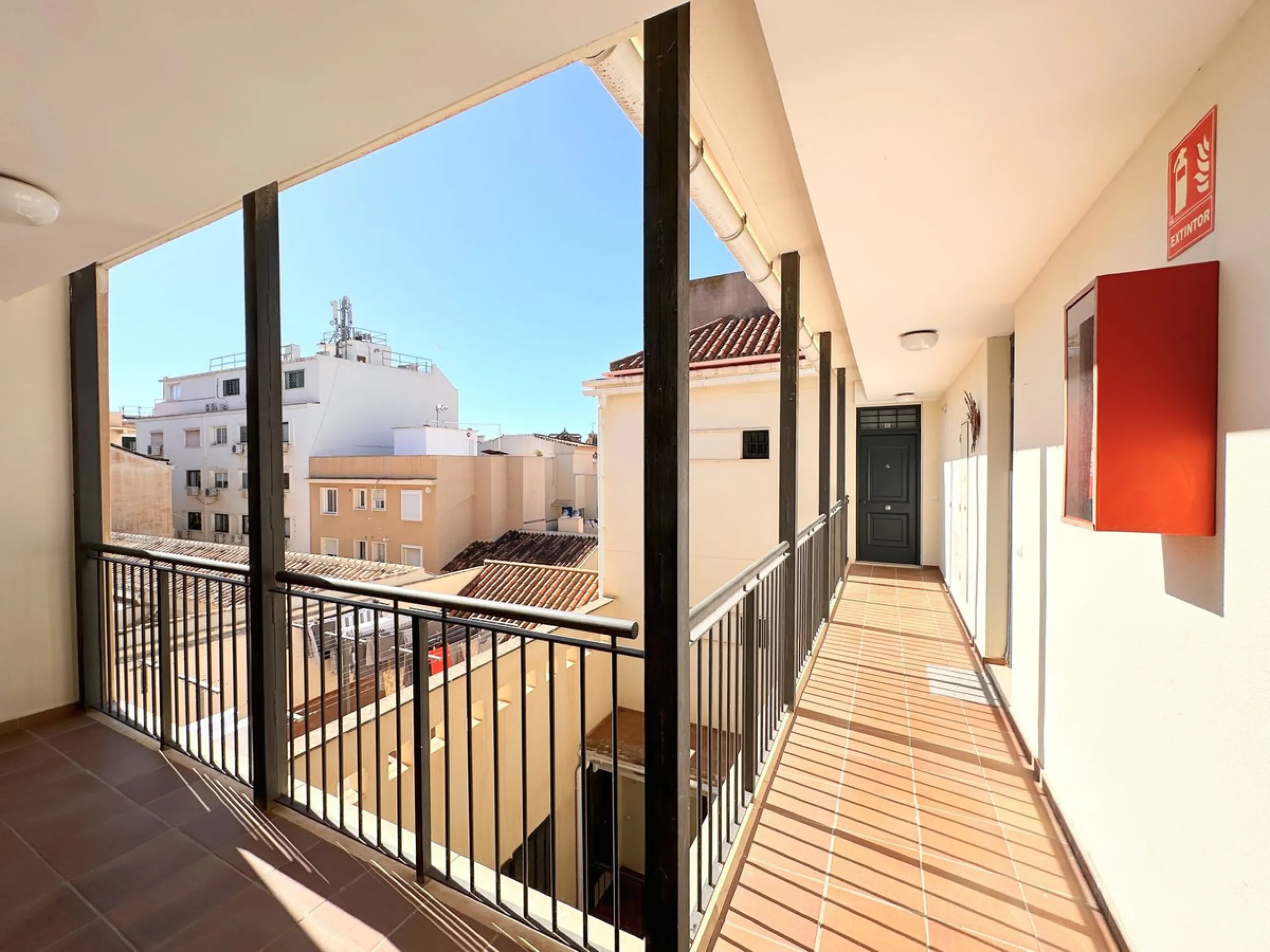 Apartment - Top Floor Apartment в продаже в Málaga, Málaga. В доме 2 спален и 1 ванных комнат. Площадь дома 79 м²