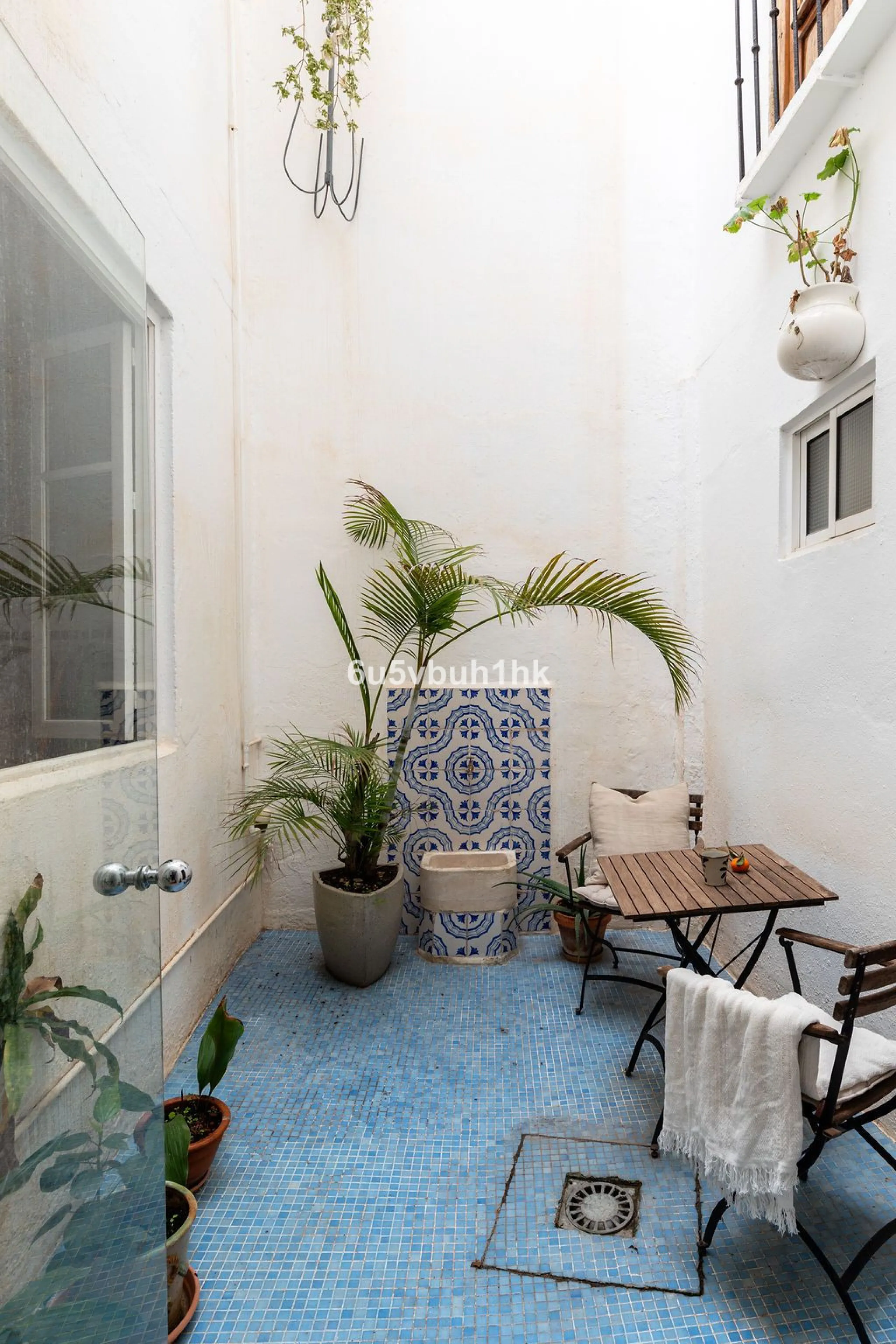 Hidden within the historic streets of central Málaga, this remarkable courtyard house captures a way of living that has shaped Mediterranean homes for centuries.