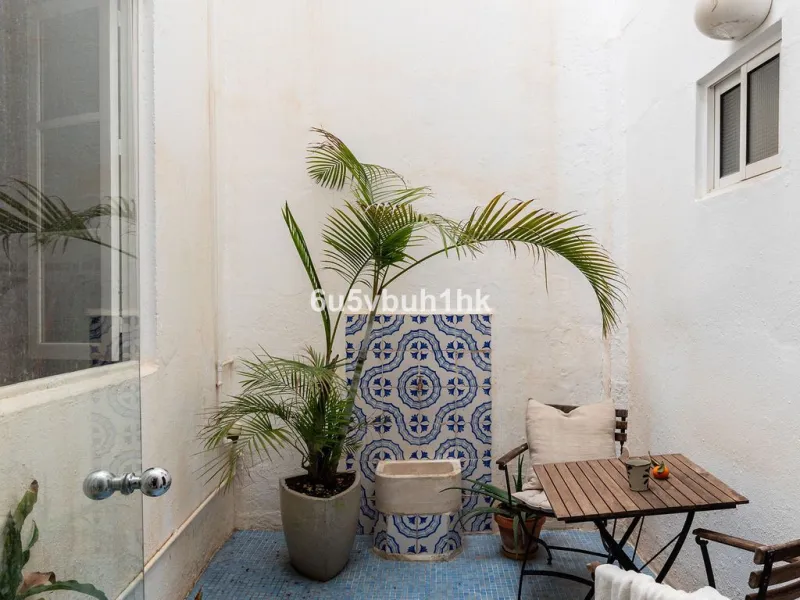 Hidden within the historic streets of central Málaga, this remarkable courtyard house captures a way of living that has shaped Mediterranean homes for centuries.