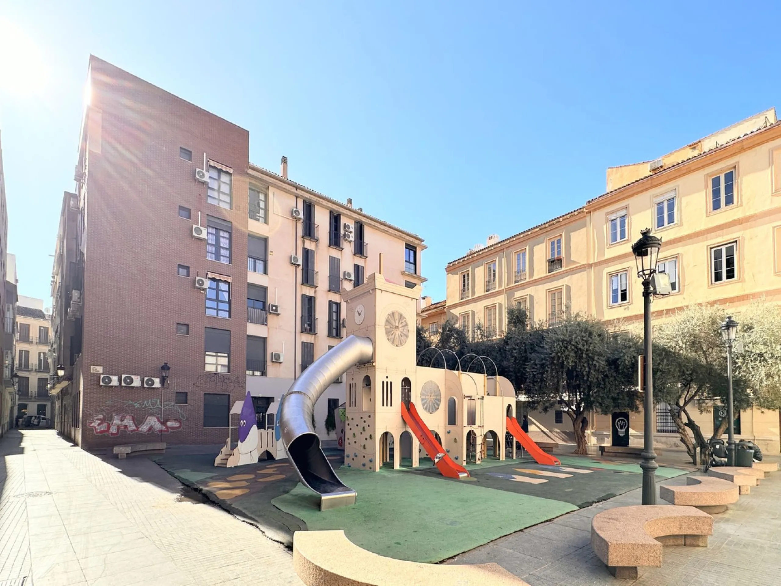 Apartment - Top Floor Apartment в продаже в Málaga, Málaga. В доме 2 спален и 1 ванных комнат. Площадь дома 79 м²