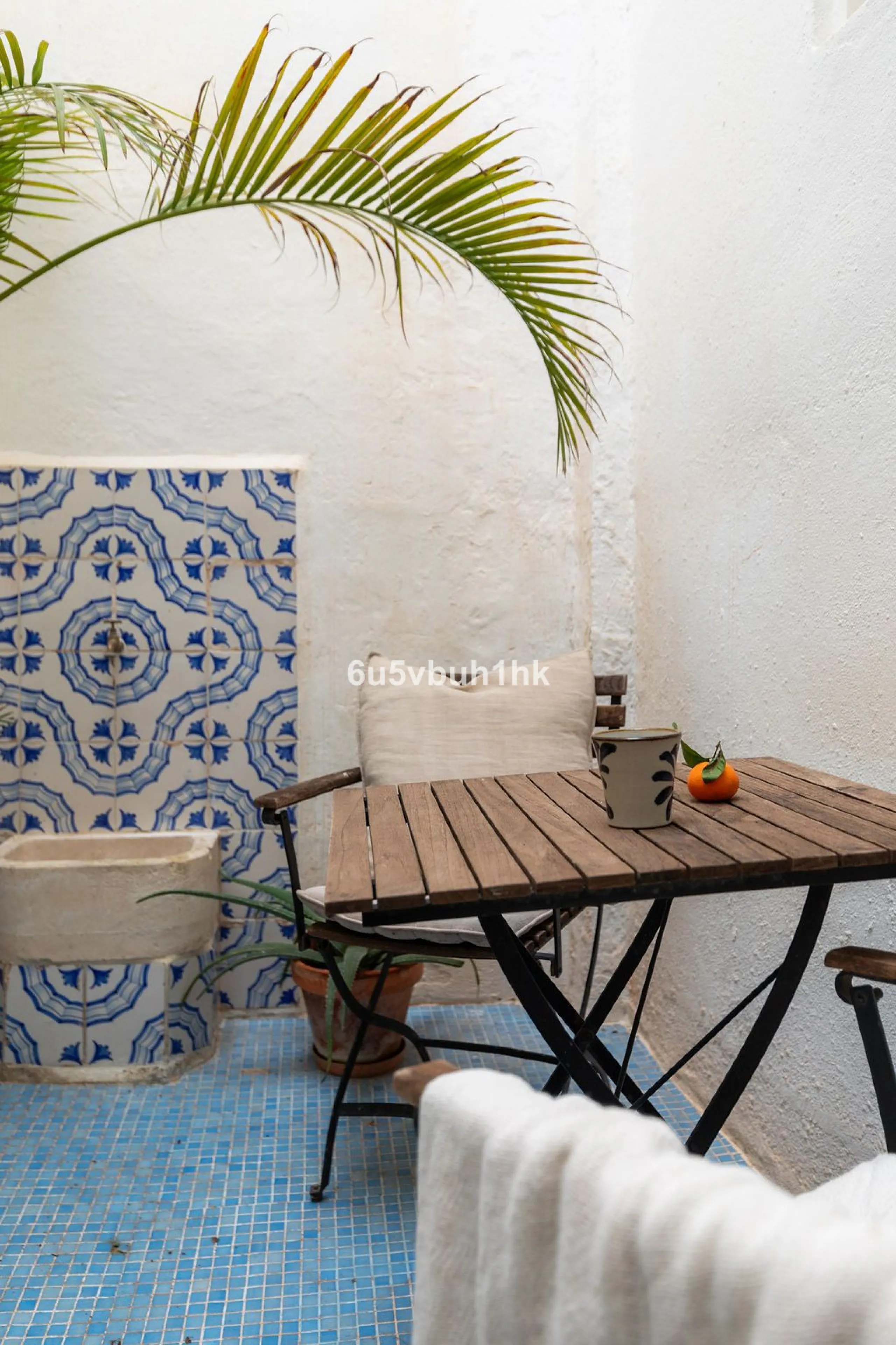 Hidden within the historic streets of central Málaga, this remarkable courtyard house captures a way of living that has shaped Mediterranean homes for centuries.