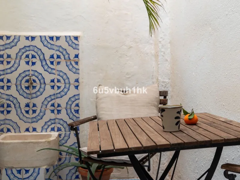 Hidden within the historic streets of central Málaga, this remarkable courtyard house captures a way of living that has shaped Mediterranean homes for centuries.