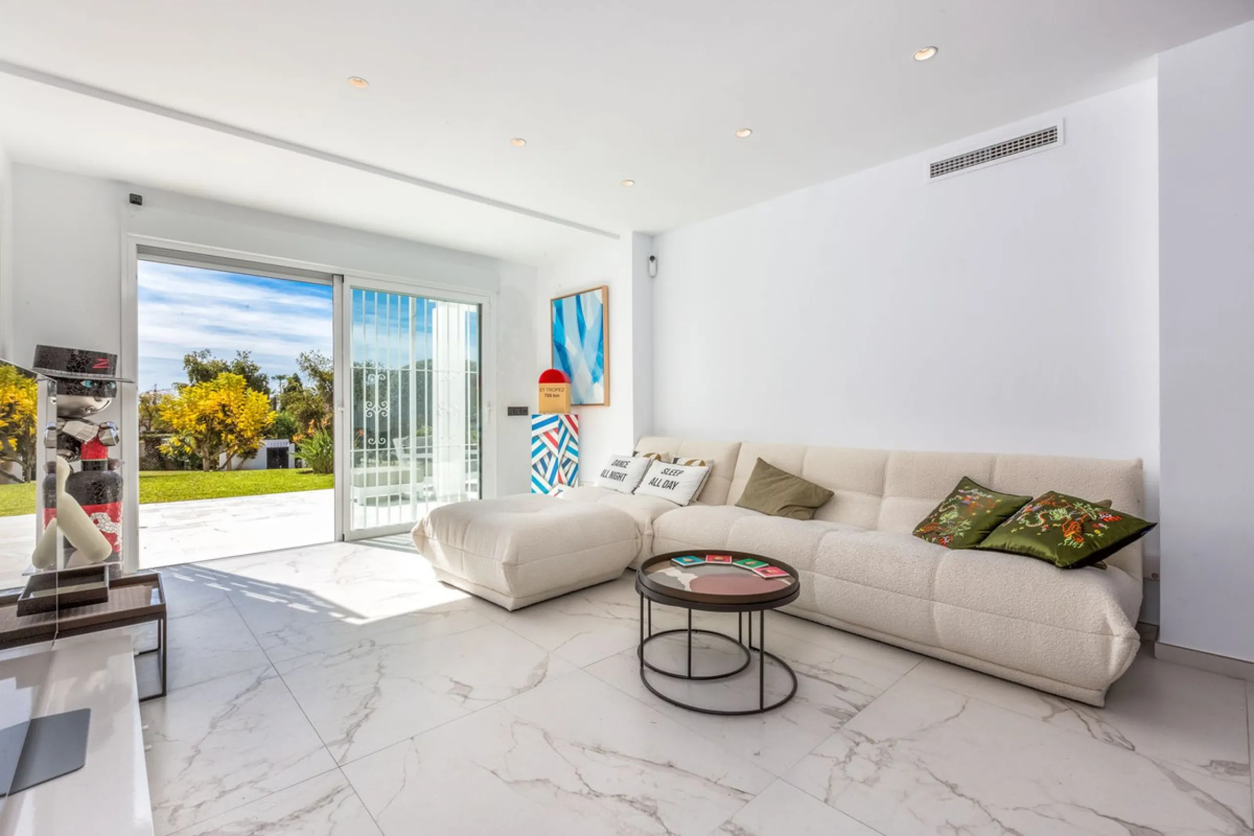 Must see Garden Apartment for Sale in Aloha, Aloha Gardens, Nueva Andalucia, with garden and pool views.
