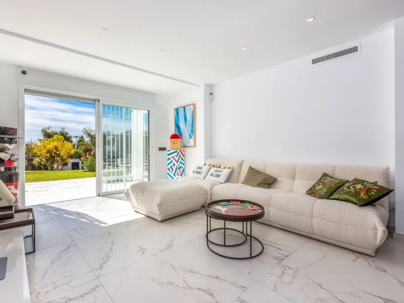Must see Garden Apartment for Sale in Aloha, Aloha Gardens, Nueva Andalucia, with garden and pool views.