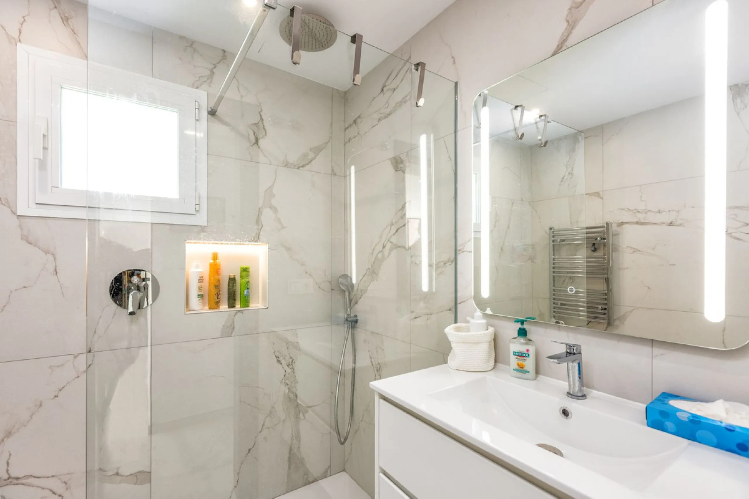 Must see Garden Apartment for Sale in Aloha, Aloha Gardens, Nueva Andalucia, with garden and pool views.