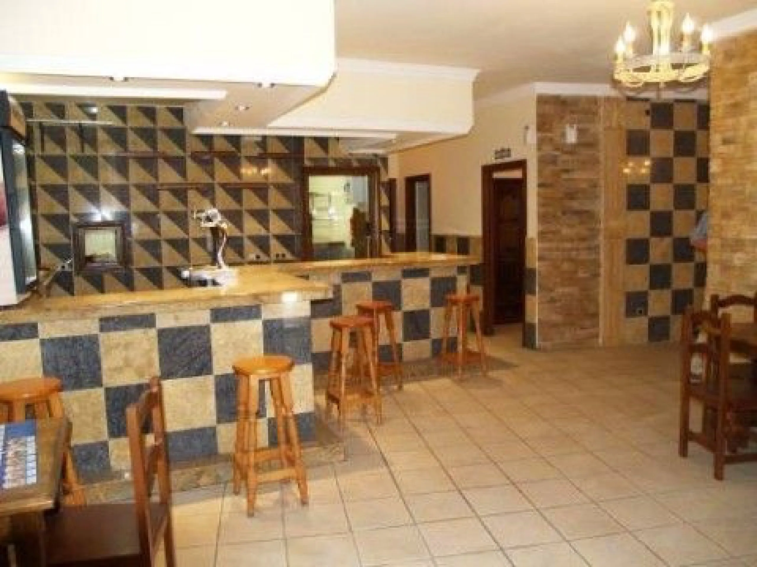 Ресторан в центре Torre del Mar, кухня, мебель, лицензии на открытие -СОКРАЩЕНО-