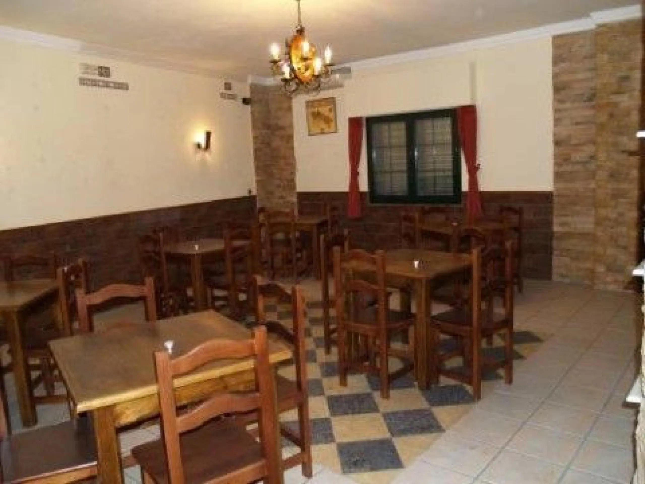 Ресторан в центре Torre del Mar, кухня, мебель, лицензии на открытие -СОКРАЩЕНО-
