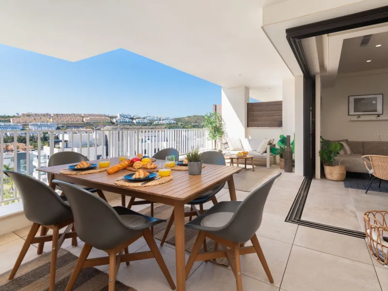 Exclusive modern apartment in Azalea Jardinana in La Cala with panoramic views of the sea and the whole of La Cala.