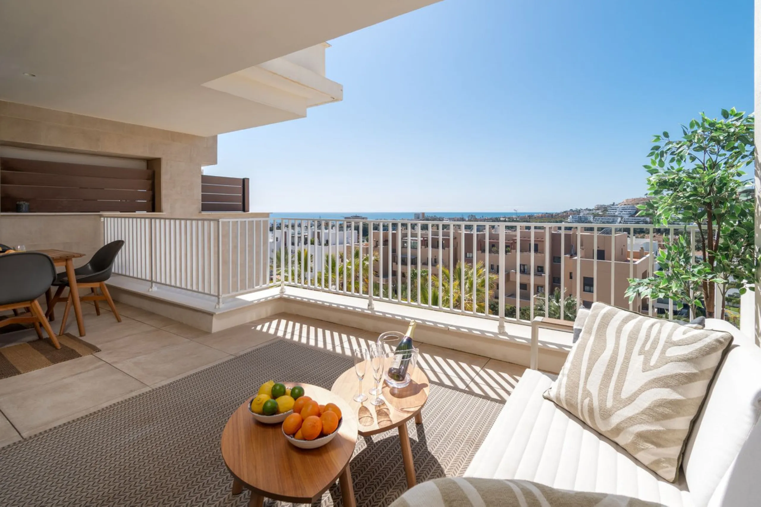 Exclusive modern apartment in Azalea Jardinana in La Cala with panoramic views of the sea and the whole of La Cala.