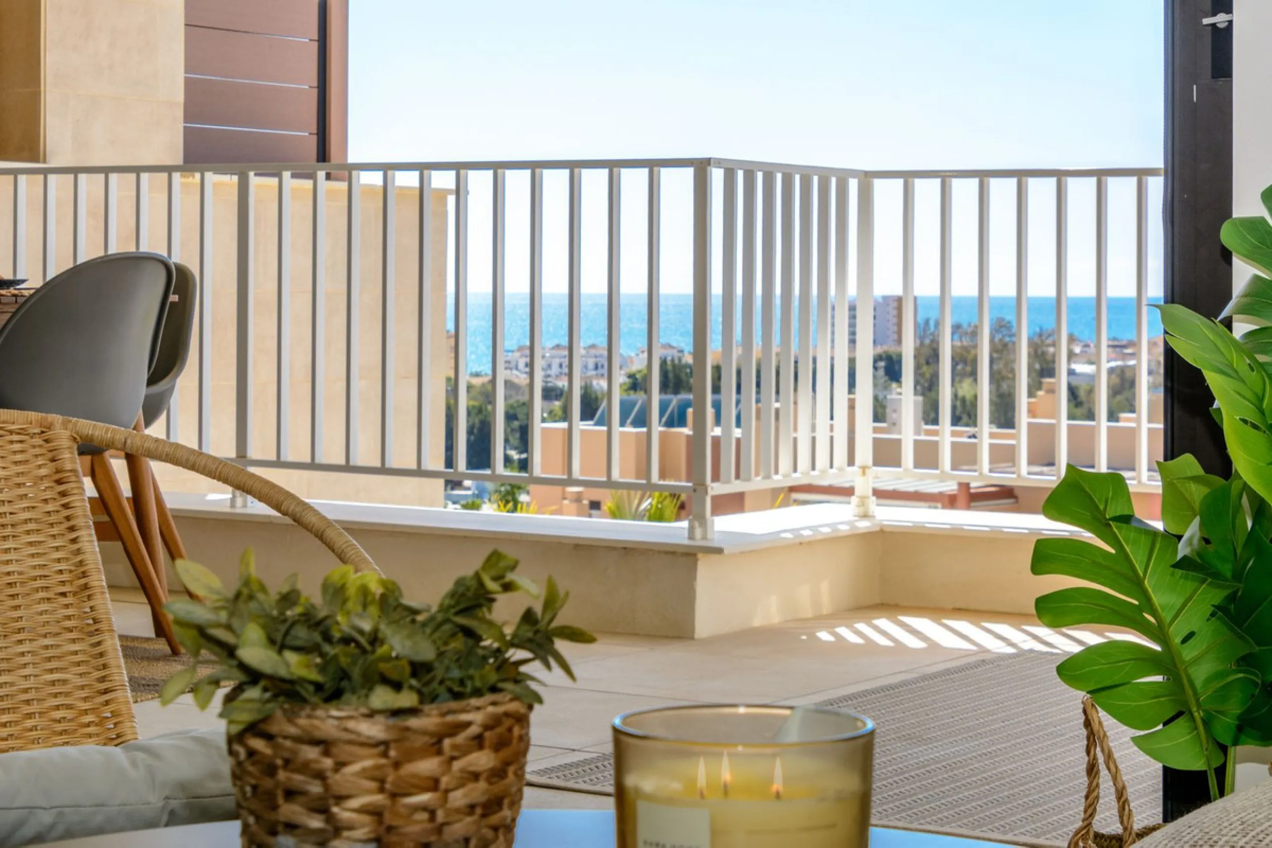 Exclusive modern apartment in Azalea Jardinana in La Cala with panoramic views of the sea and the whole of La Cala.