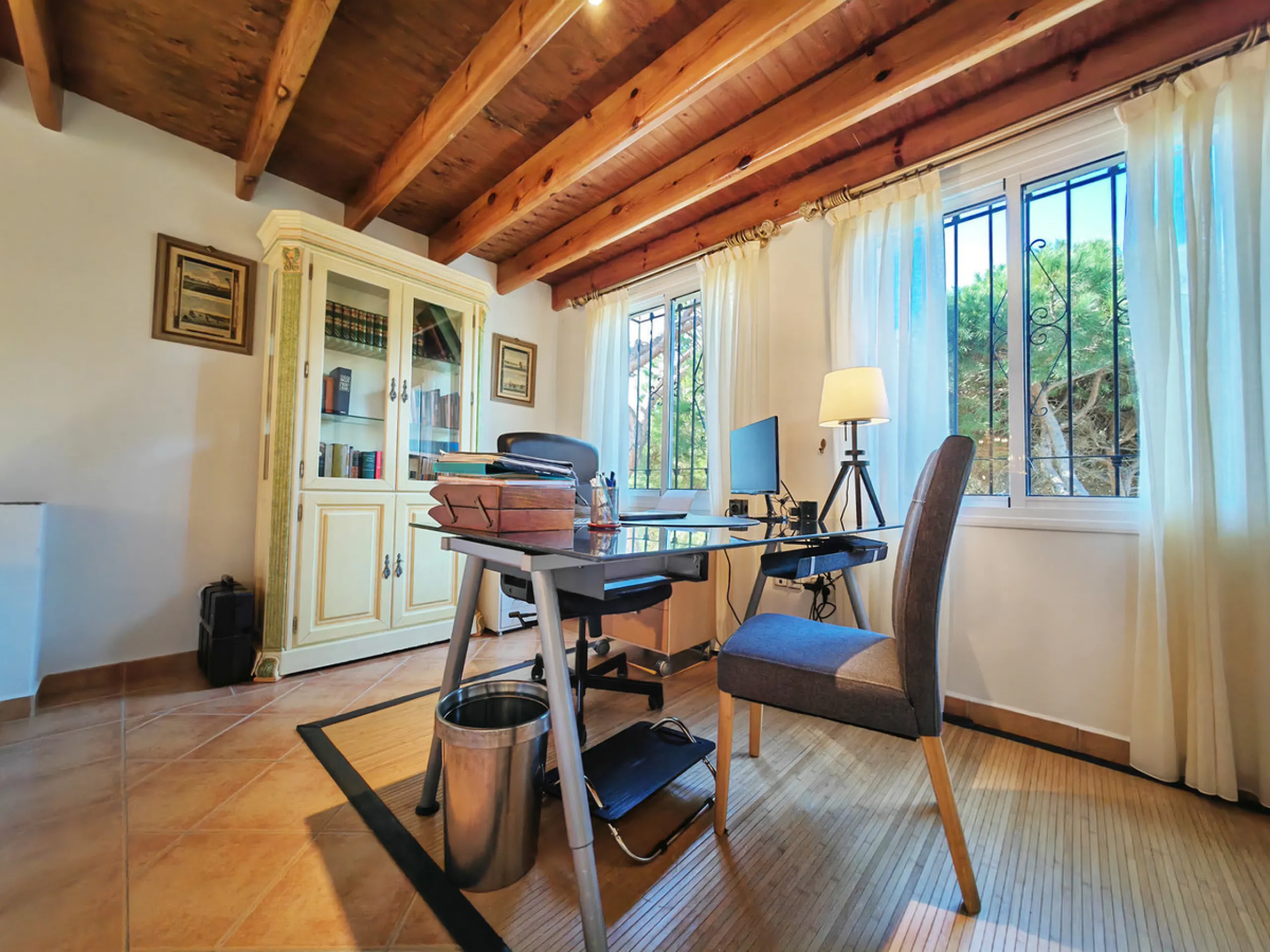 House - Detached Villa в продаже в Marbella, Málaga. В доме 4 спален и 4 ванных комнат. Площадь дома 344 м². Площадь участка 1290 м²