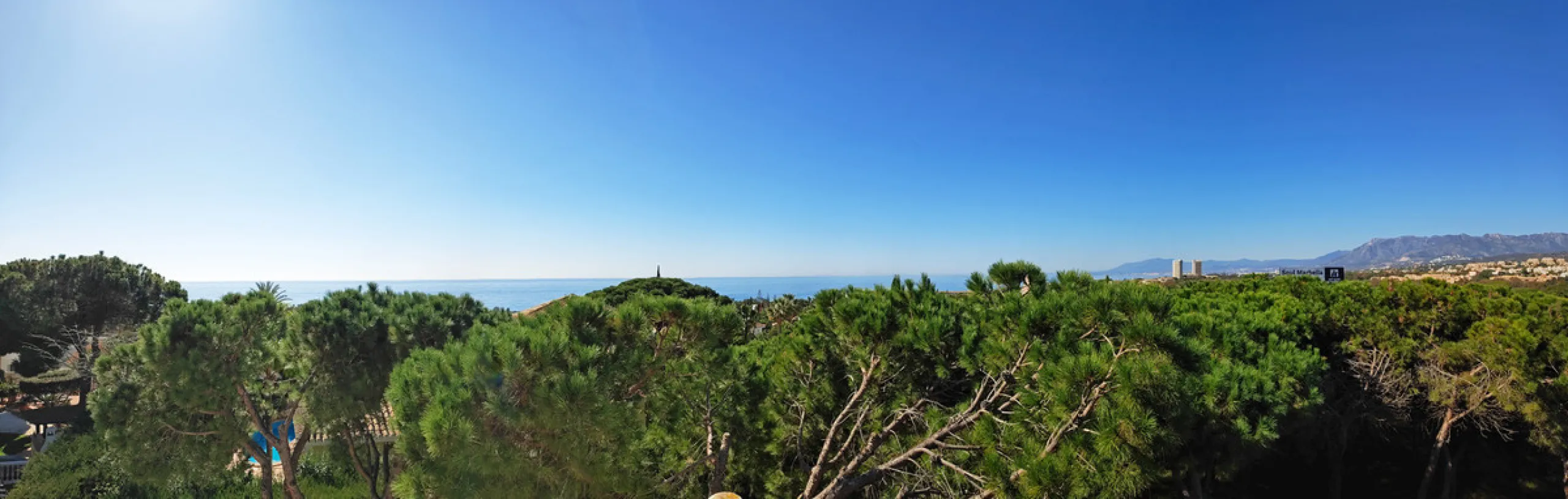 House - Detached Villa в продаже в Marbella, Málaga. В доме 4 спален и 4 ванных комнат. Площадь дома 344 м². Площадь участка 1290 м²