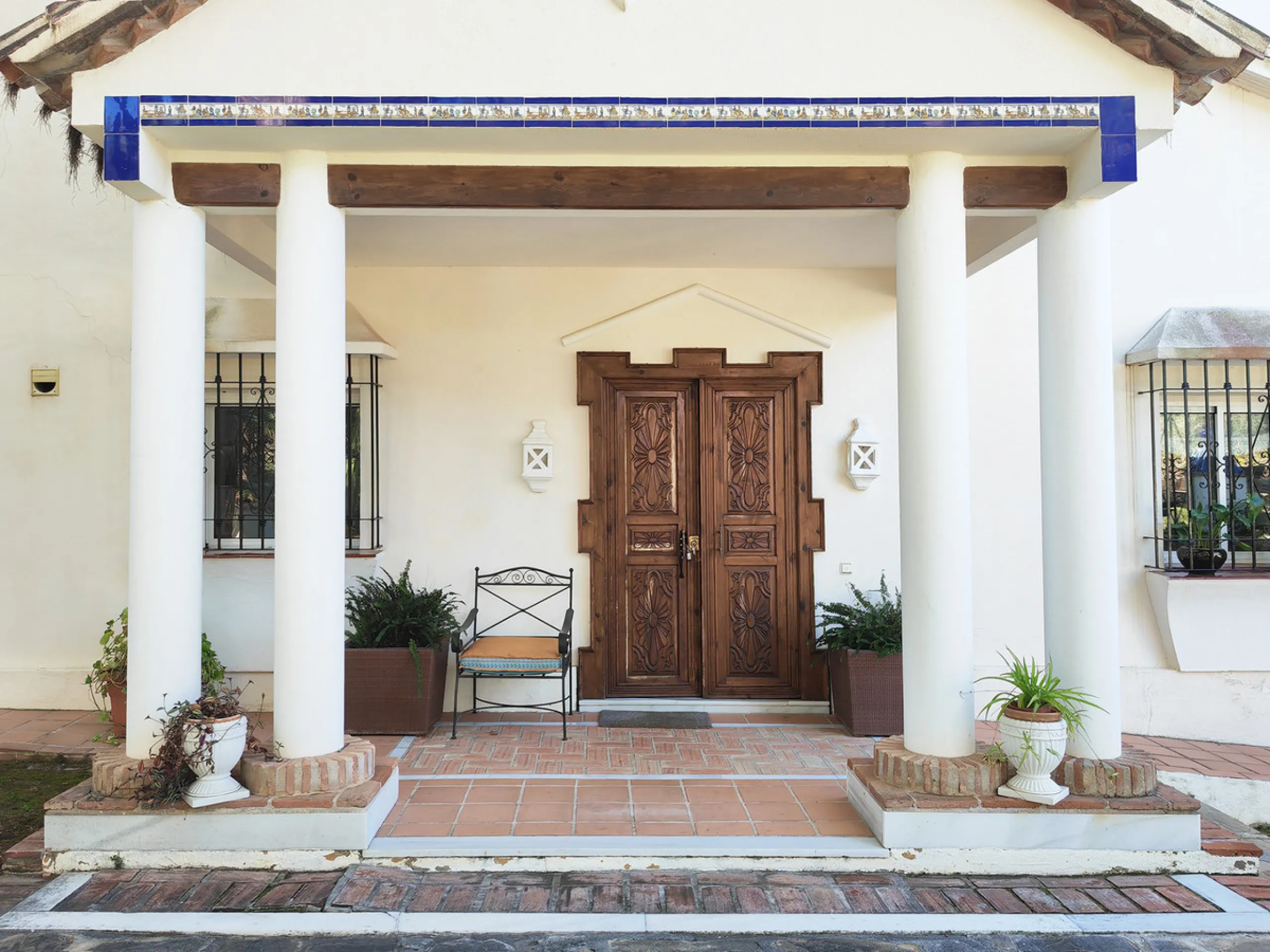 House - Detached Villa в продаже в Marbella, Málaga. В доме 4 спален и 4 ванных комнат. Площадь дома 344 м². Площадь участка 1290 м²
