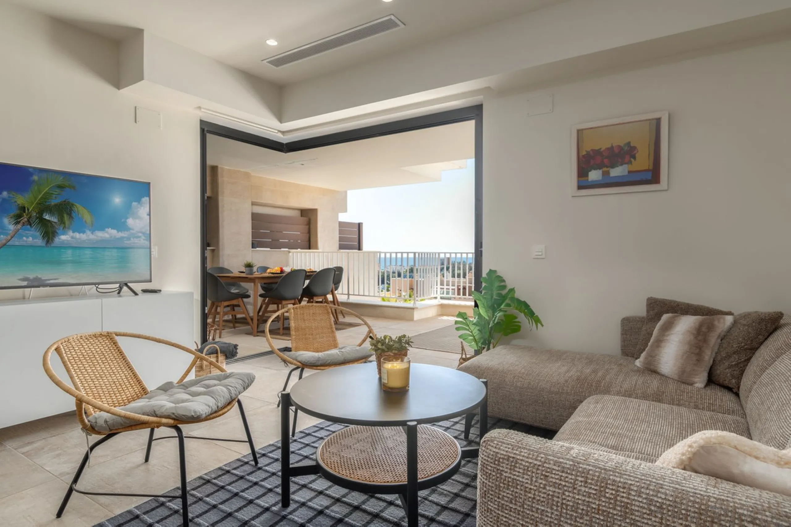 Exclusive modern apartment in Azalea Jardinana in La Cala with panoramic views of the sea and the whole of La Cala.