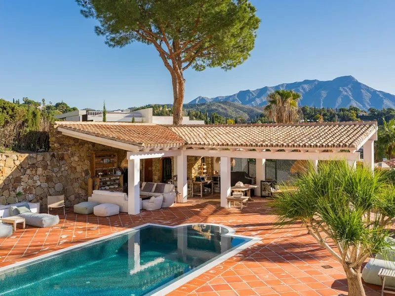 Exquisite Andalusian 4 bed luxury villa with lots of personality for sale in El Madroñal, Benahavis