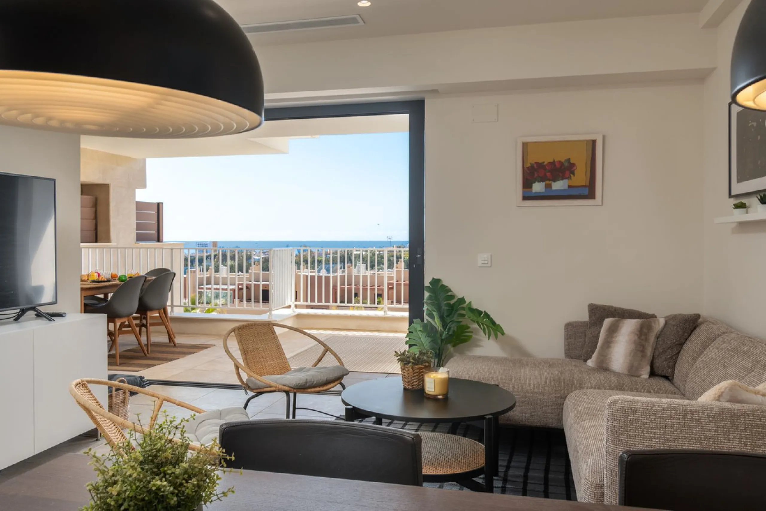 Exclusive modern apartment in Azalea Jardinana in La Cala with panoramic views of the sea and the whole of La Cala.