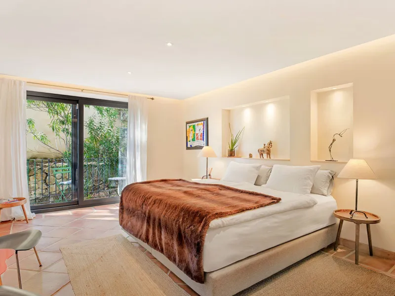 Exquisite Andalusian 4 bed luxury villa with lots of personality for sale in El Madroñal, Benahavis