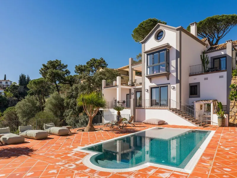 Exquisite Andalusian 4 bed luxury villa with lots of personality for sale in El Madroñal, Benahavis