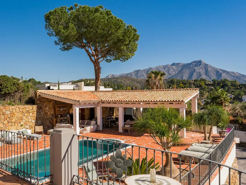 Exquisite Andalusian 4 bed luxury villa with lots of personality for sale in El Madroñal, Benahavis