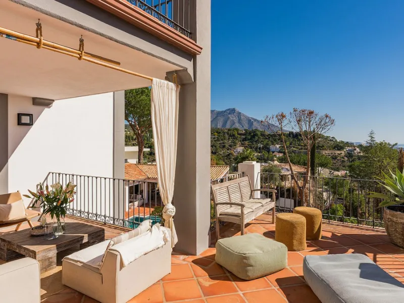 Exquisite Andalusian 4 bed luxury villa with lots of personality for sale in El Madroñal, Benahavis