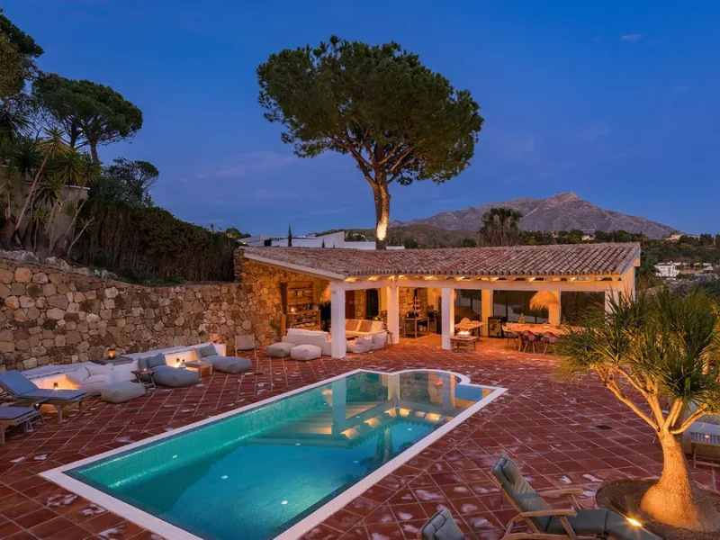 Exquisite Andalusian 4 bed luxury villa with lots of personality for sale in El Madroñal, Benahavis