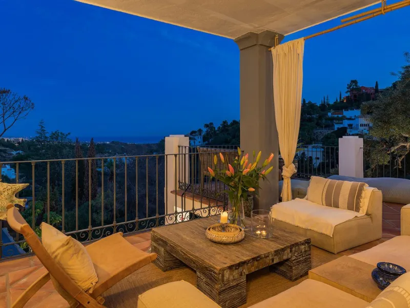 Exquisite Andalusian 4 bed luxury villa with lots of personality for sale in El Madroñal, Benahavis