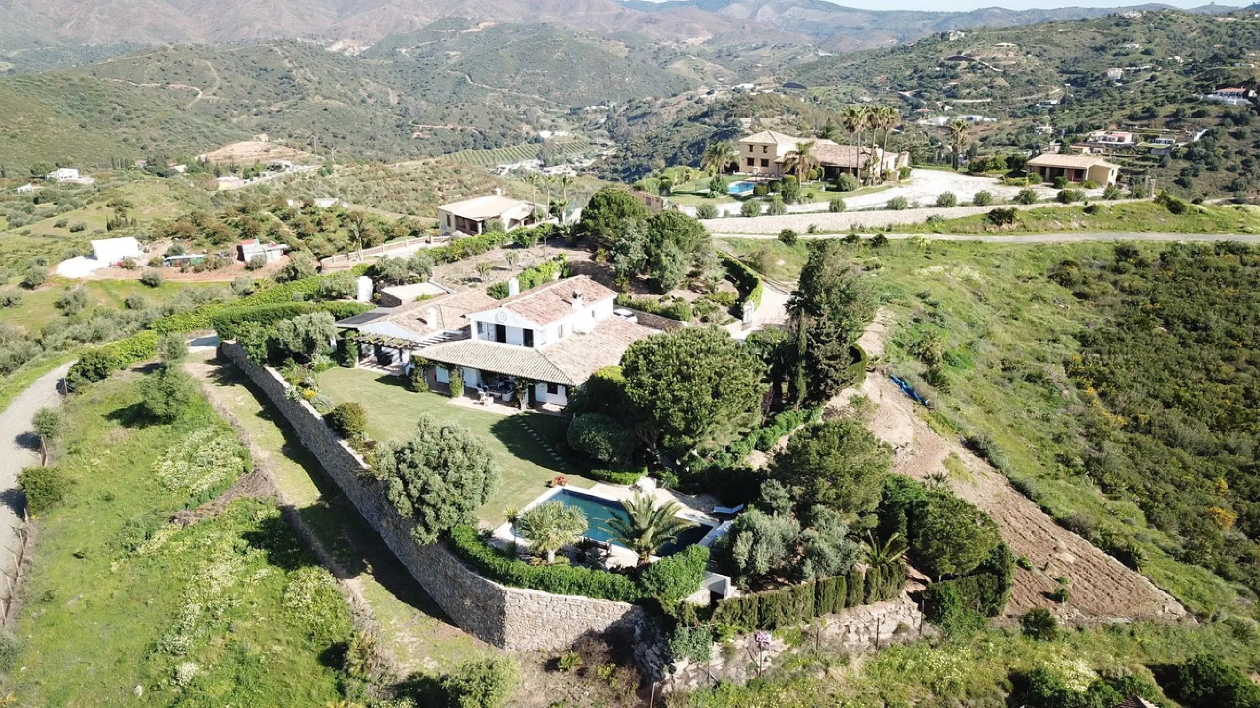 Immerse yourself in the captivating charm of this refined utterly peaceful country home, affording absolute privacy and breathtaking panoramic views, which unfold before you as far as the sea and the Sierra de Ronda. The beach, several golf courses, ridin