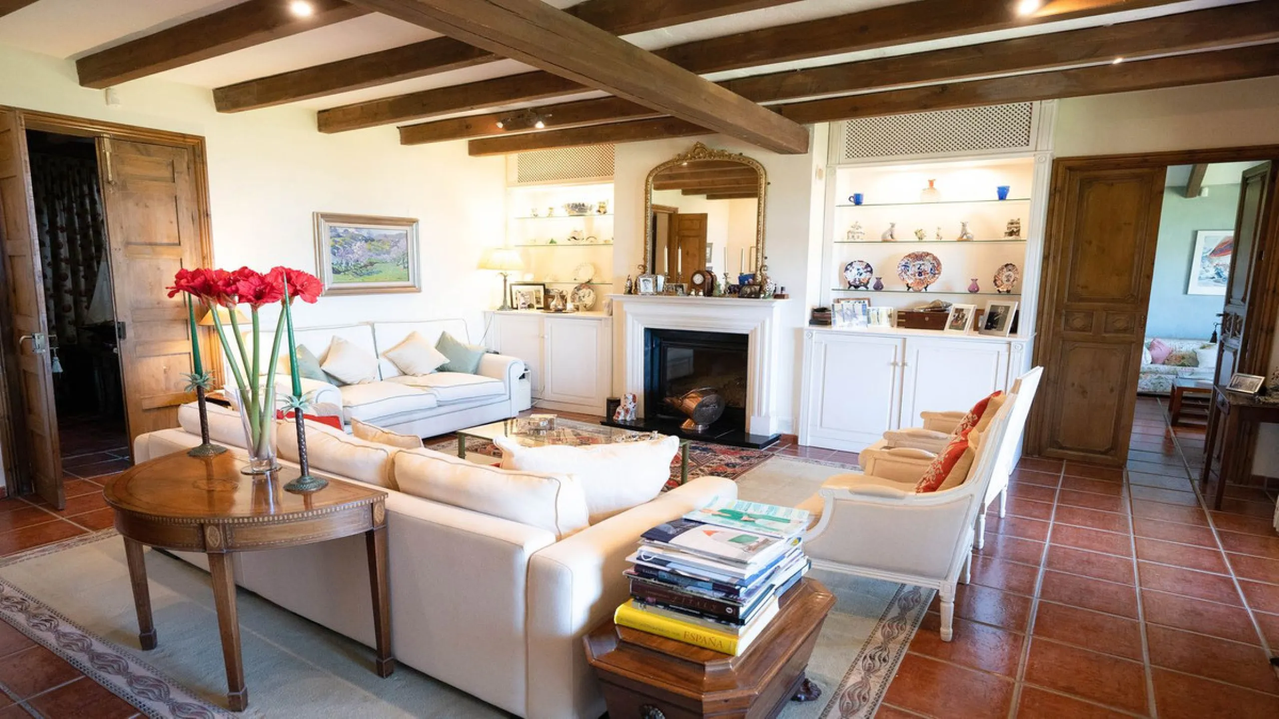 Immerse yourself in the captivating charm of this refined utterly peaceful country home, affording absolute privacy and breathtaking panoramic views, which unfold before you as far as the sea and the Sierra de Ronda. The beach, several golf courses, ridin