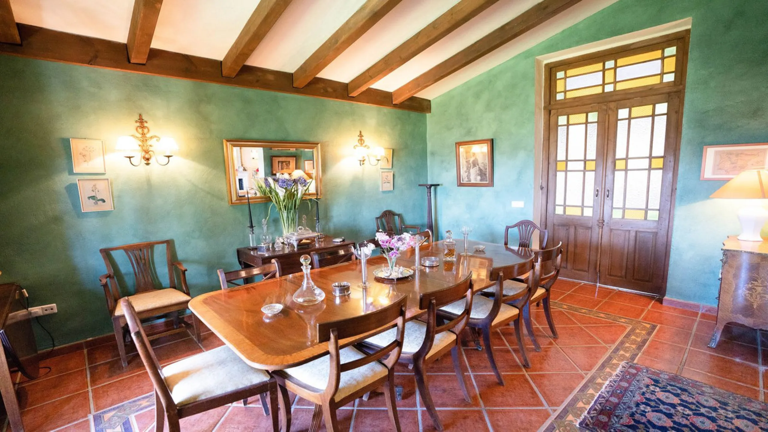 Immerse yourself in the captivating charm of this refined utterly peaceful country home, affording absolute privacy and breathtaking panoramic views, which unfold before you as far as the sea and the Sierra de Ronda. The beach, several golf courses, ridin