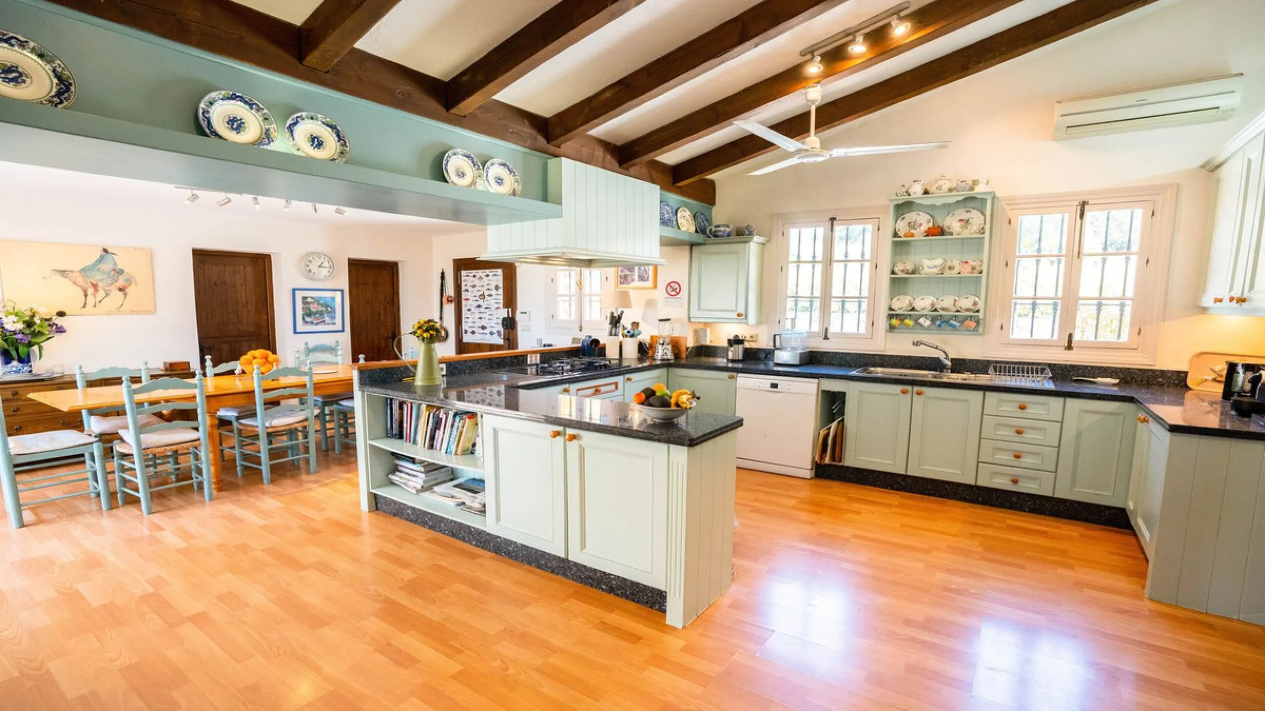 Immerse yourself in the captivating charm of this refined utterly peaceful country home, affording absolute privacy and breathtaking panoramic views, which unfold before you as far as the sea and the Sierra de Ronda. The beach, several golf courses, ridin
