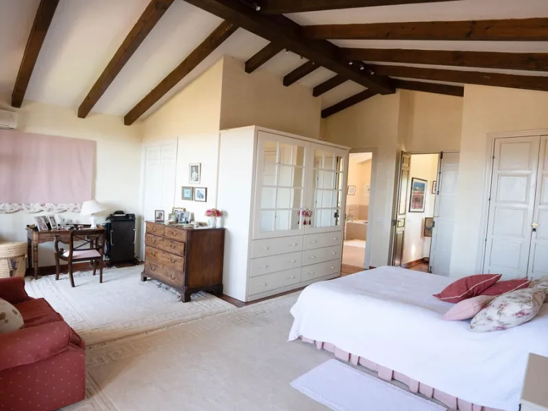 Immerse yourself in the captivating charm of this refined utterly peaceful country home, affording absolute privacy and breathtaking panoramic views, which unfold before you as far as the sea and the Sierra de Ronda. The beach, several golf courses, ridin