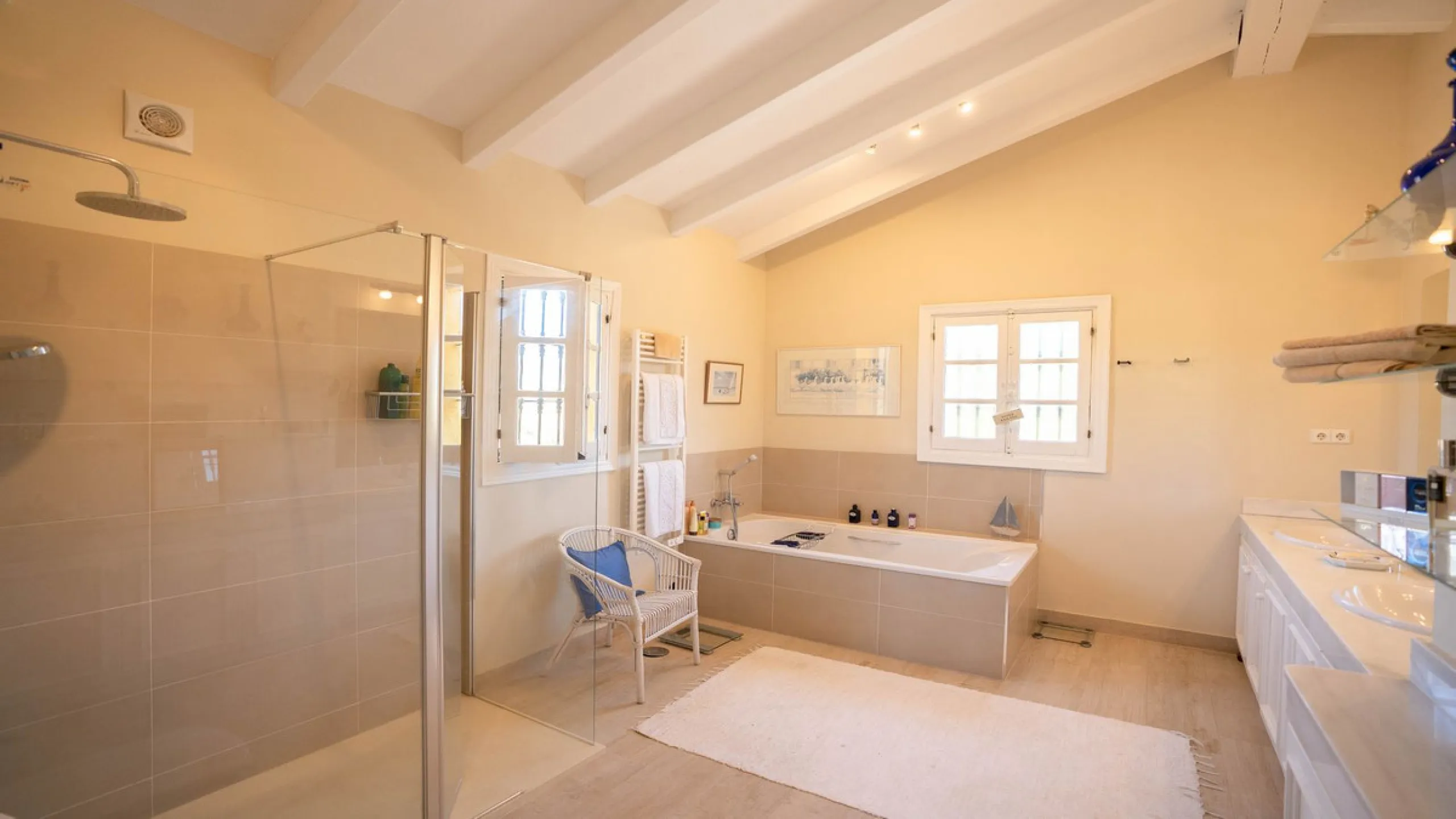 Immerse yourself in the captivating charm of this refined utterly peaceful country home, affording absolute privacy and breathtaking panoramic views, which unfold before you as far as the sea and the Sierra de Ronda. The beach, several golf courses, ridin