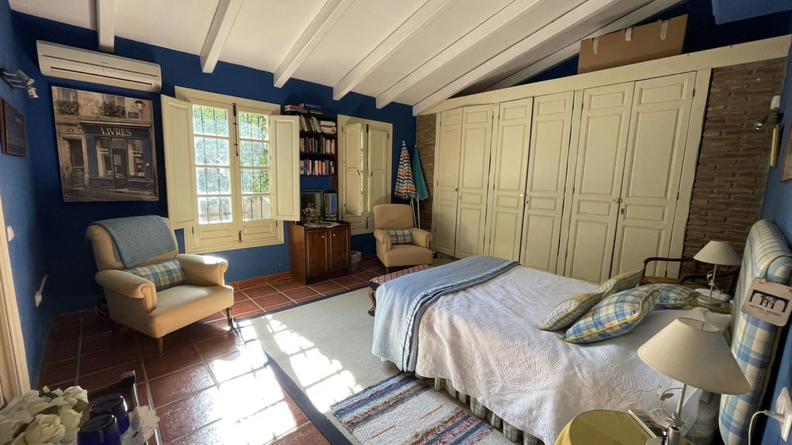 Immerse yourself in the captivating charm of this refined utterly peaceful country home, affording absolute privacy and breathtaking panoramic views, which unfold before you as far as the sea and the Sierra de Ronda. The beach, several golf courses, ridin