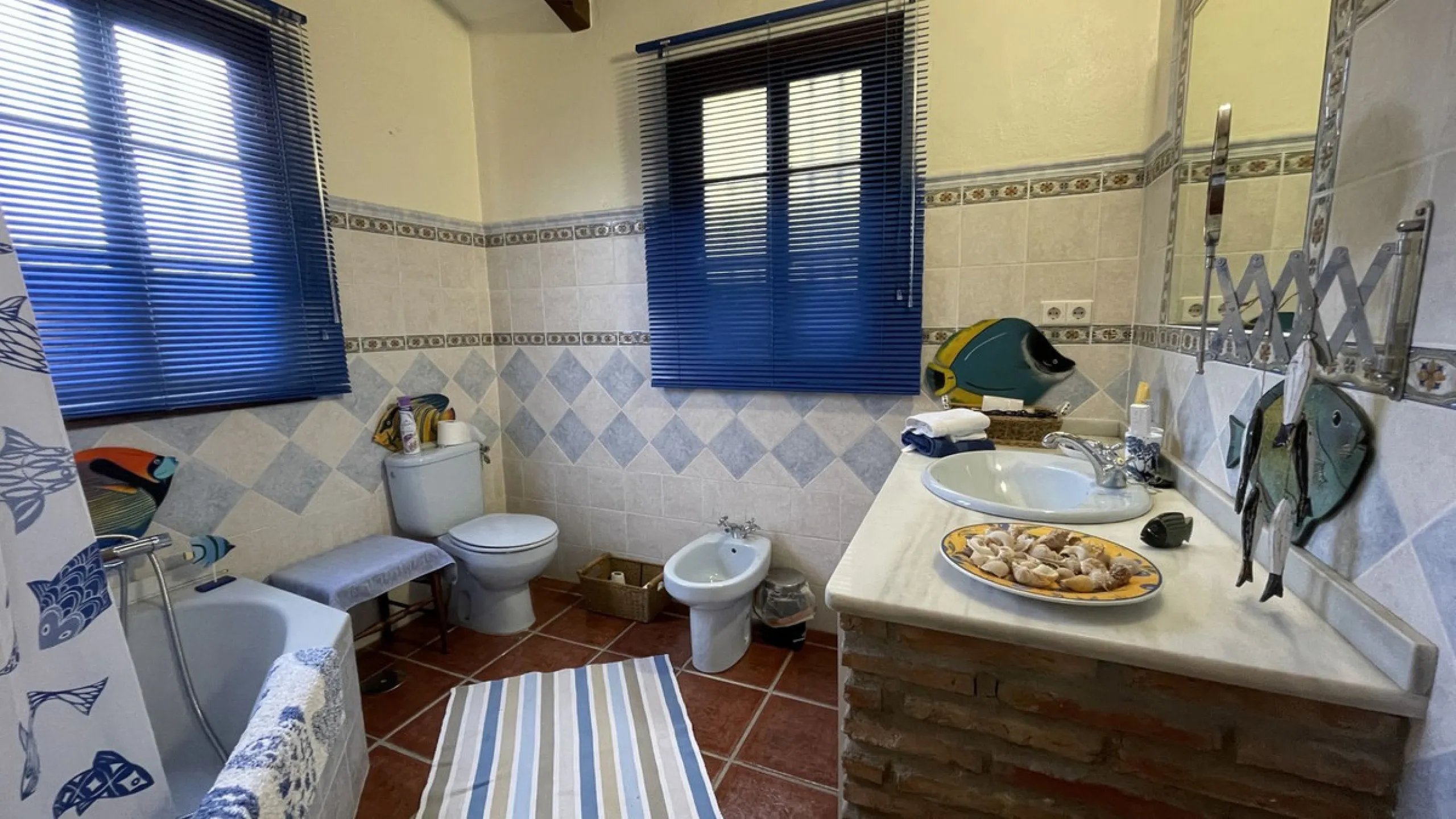 Immerse yourself in the captivating charm of this refined utterly peaceful country home, affording absolute privacy and breathtaking panoramic views, which unfold before you as far as the sea and the Sierra de Ronda. The beach, several golf courses, ridin