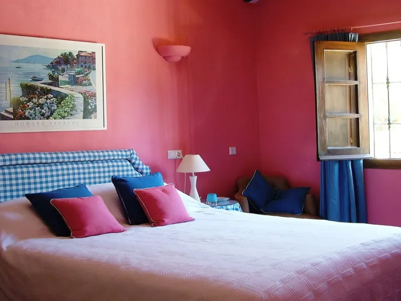 Immerse yourself in the captivating charm of this refined utterly peaceful country home, affording absolute privacy and breathtaking panoramic views, which unfold before you as far as the sea and the Sierra de Ronda. The beach, several golf courses, ridin