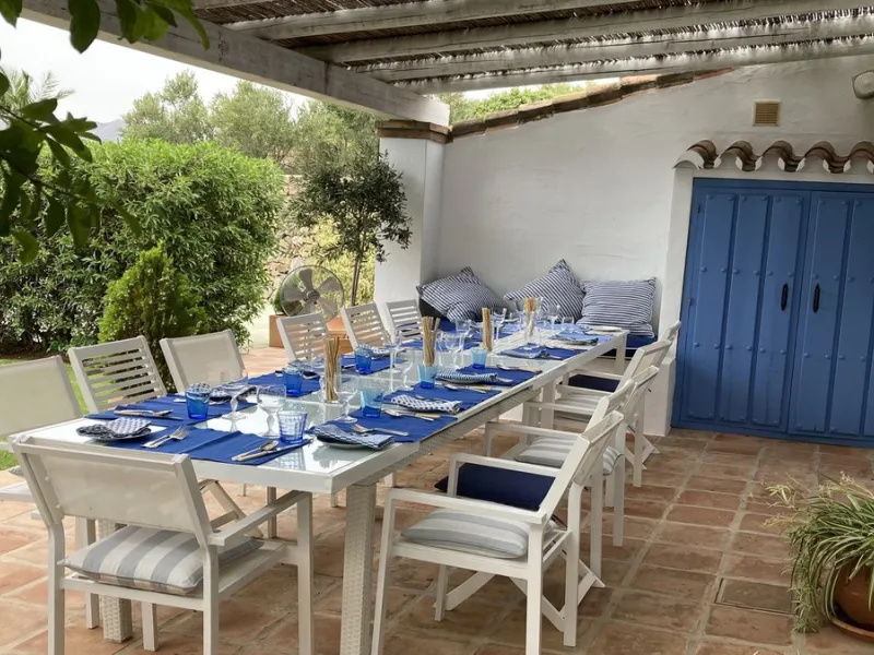 Immerse yourself in the captivating charm of this refined utterly peaceful country home, affording absolute privacy and breathtaking panoramic views, which unfold before you as far as the sea and the Sierra de Ronda. The beach, several golf courses, ridin
