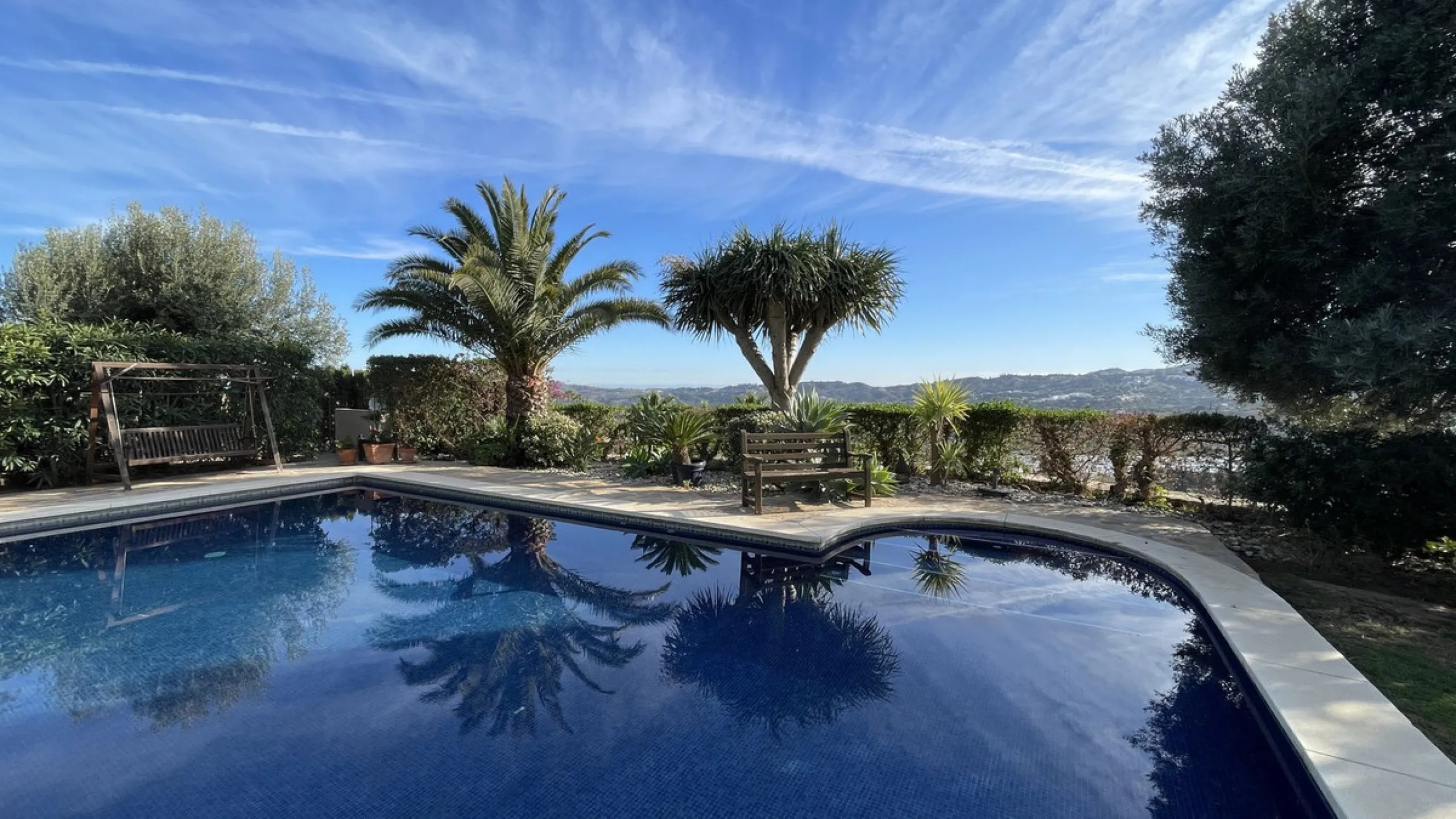 Immerse yourself in the captivating charm of this refined utterly peaceful country home, affording absolute privacy and breathtaking panoramic views, which unfold before you as far as the sea and the Sierra de Ronda. The beach, several golf courses, ridin