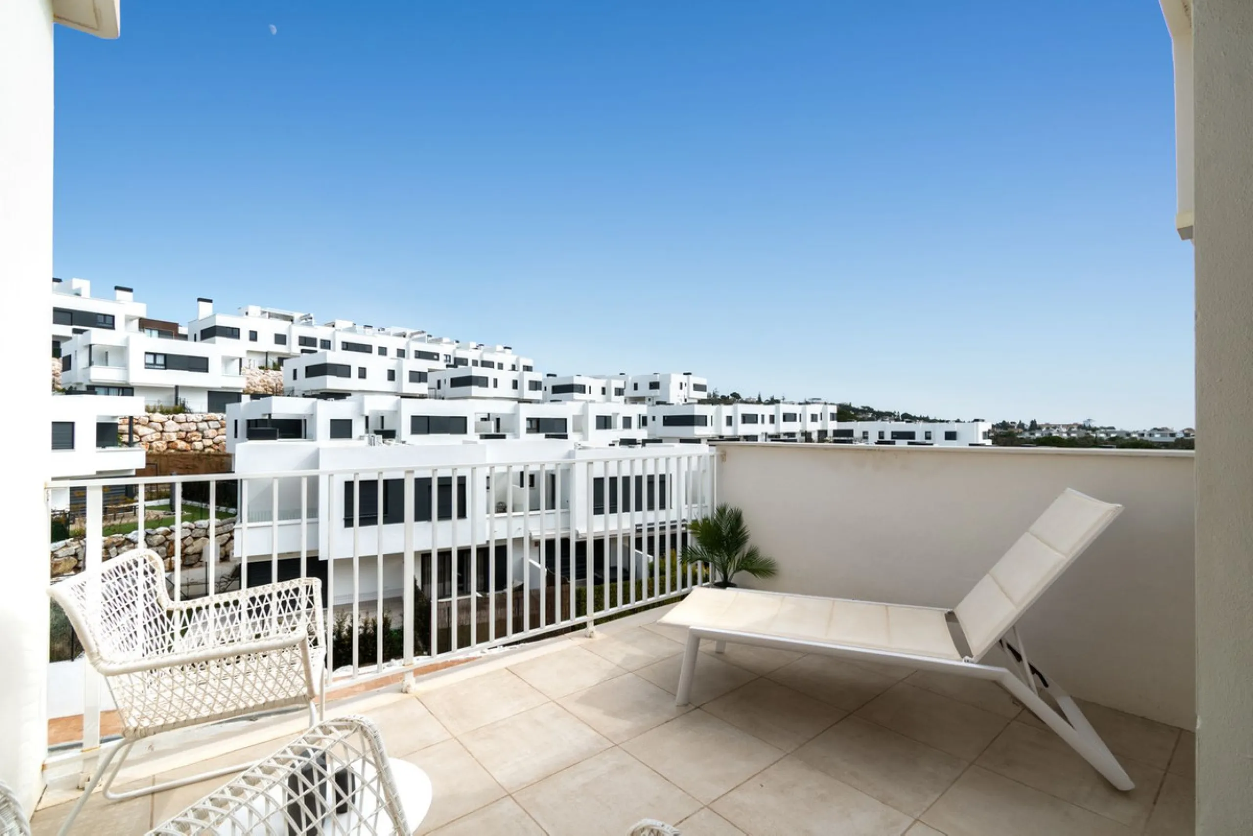 Exclusive modern apartment in Azalea Jardinana in La Cala with panoramic views of the sea and the whole of La Cala.