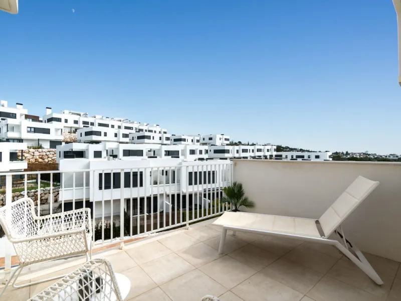 Exclusive modern apartment in Azalea Jardinana in La Cala with panoramic views of the sea and the whole of La Cala.