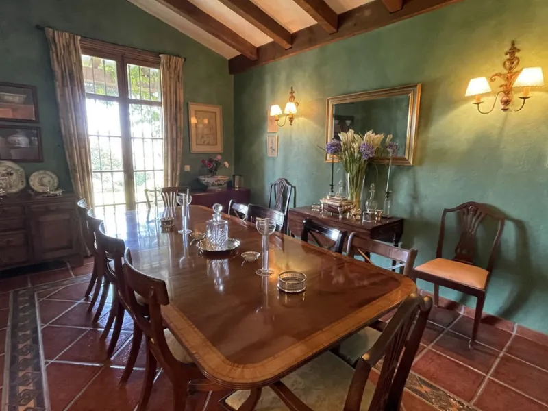 Immerse yourself in the captivating charm of this refined utterly peaceful country home, affording absolute privacy and breathtaking panoramic views, which unfold before you as far as the sea and the Sierra de Ronda. The beach, several golf courses, ridin