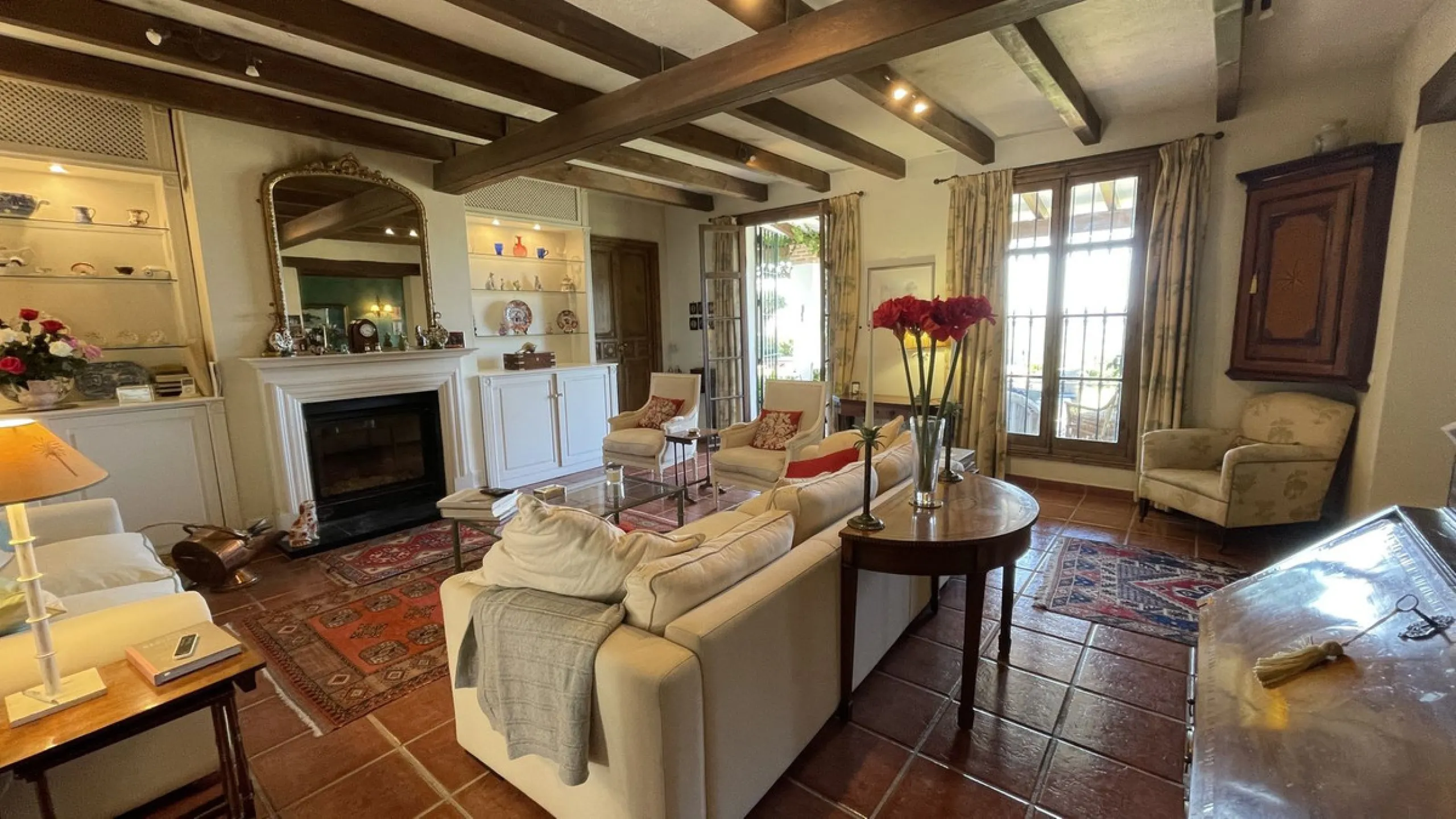 Immerse yourself in the captivating charm of this refined utterly peaceful country home, affording absolute privacy and breathtaking panoramic views, which unfold before you as far as the sea and the Sierra de Ronda. The beach, several golf courses, ridin