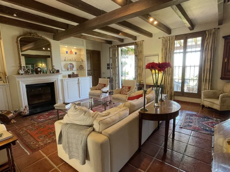 Immerse yourself in the captivating charm of this refined utterly peaceful country home, affording absolute privacy and breathtaking panoramic views, which unfold before you as far as the sea and the Sierra de Ronda. The beach, several golf courses, ridin