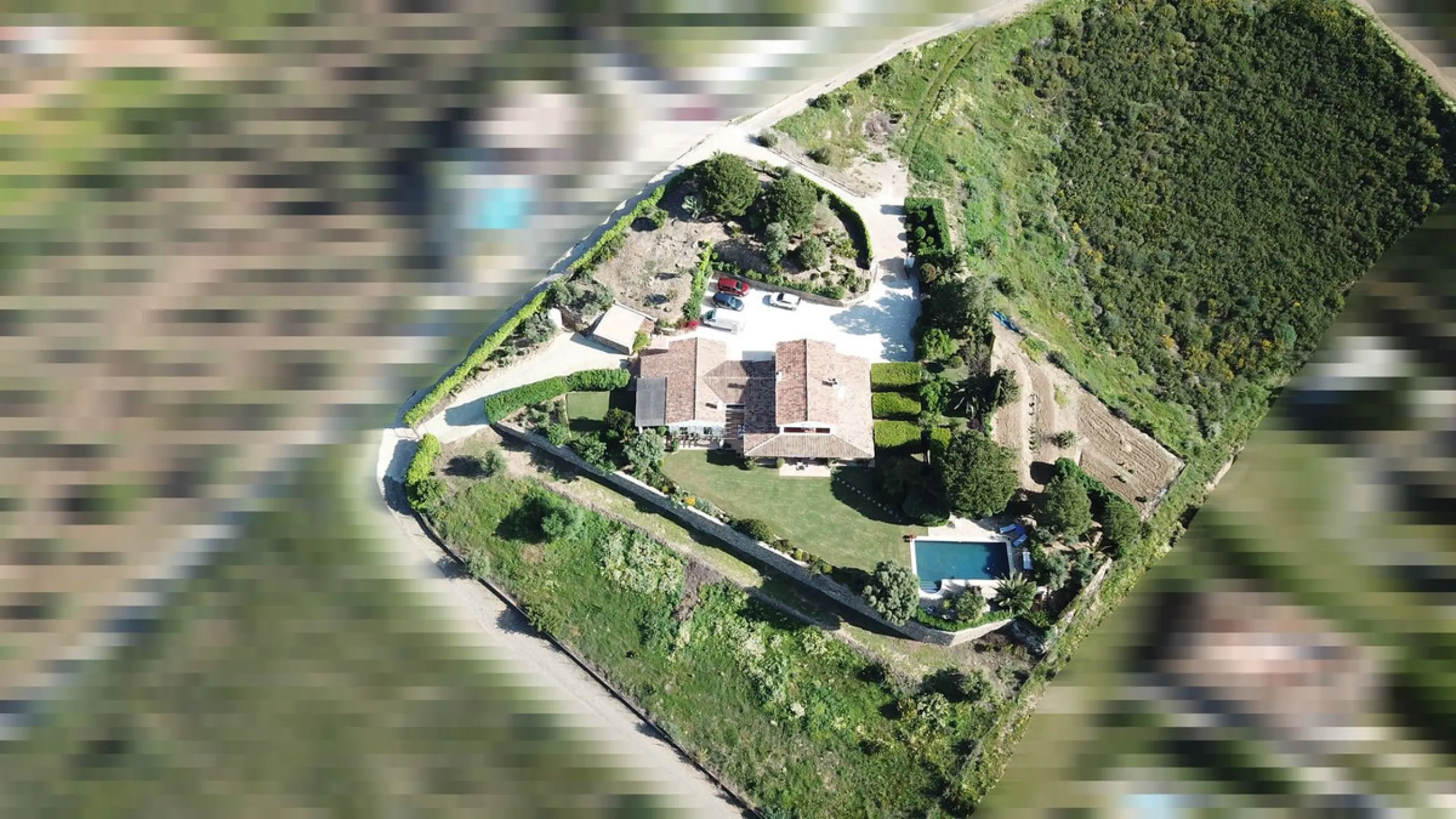 Immerse yourself in the captivating charm of this refined utterly peaceful country home, affording absolute privacy and breathtaking panoramic views, which unfold before you as far as the sea and the Sierra de Ronda. The beach, several golf courses, ridin