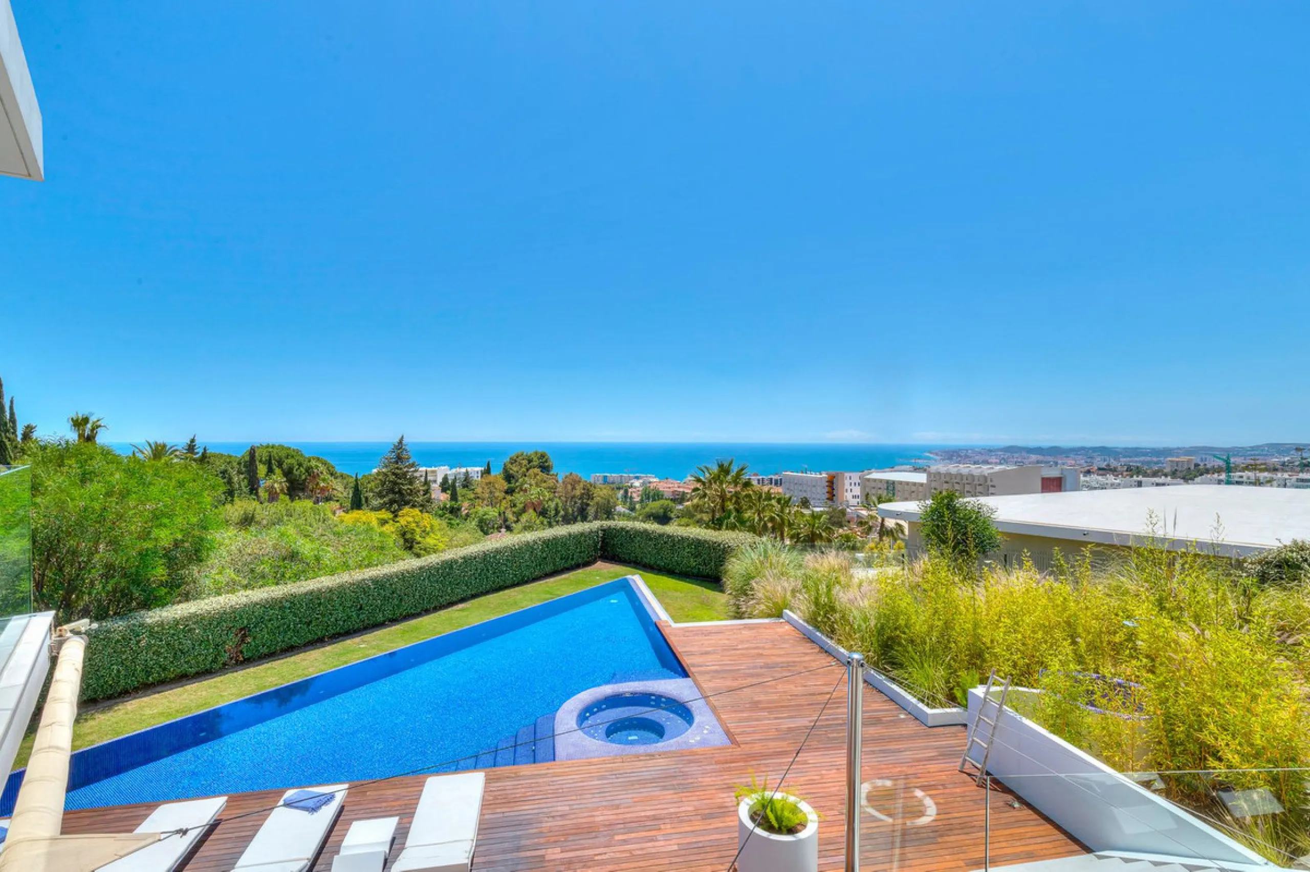 Contemporary designer villa with breathtaking views towards the sea. The villa comprises of two floors with main entrance on the upper level. From the moment you step through the front door, you are struck by the fantastic view thanks to the floor-to-ceil