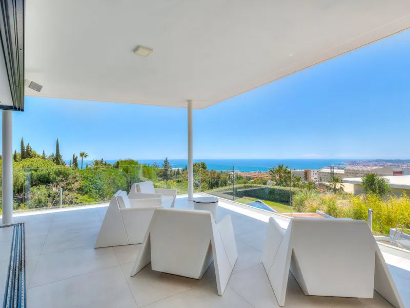 Contemporary designer villa with breathtaking views towards the sea. The villa comprises of two floors with main entrance on the upper level. From the moment you step through the front door, you are struck by the fantastic view thanks to the floor-to-ceil
