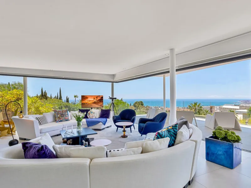 Contemporary designer villa with breathtaking views towards the sea. The villa comprises of two floors with main entrance on the upper level. From the moment you step through the front door, you are struck by the fantastic view thanks to the floor-to-ceil