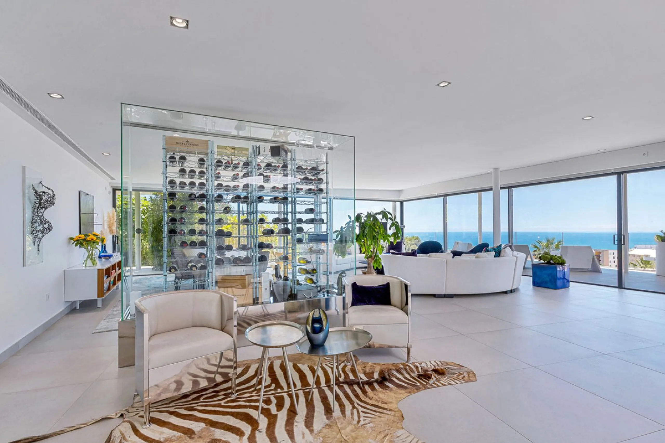 Contemporary designer villa with breathtaking views towards the sea. The villa comprises of two floors with main entrance on the upper level. From the moment you step through the front door, you are struck by the fantastic view thanks to the floor-to-ceil
